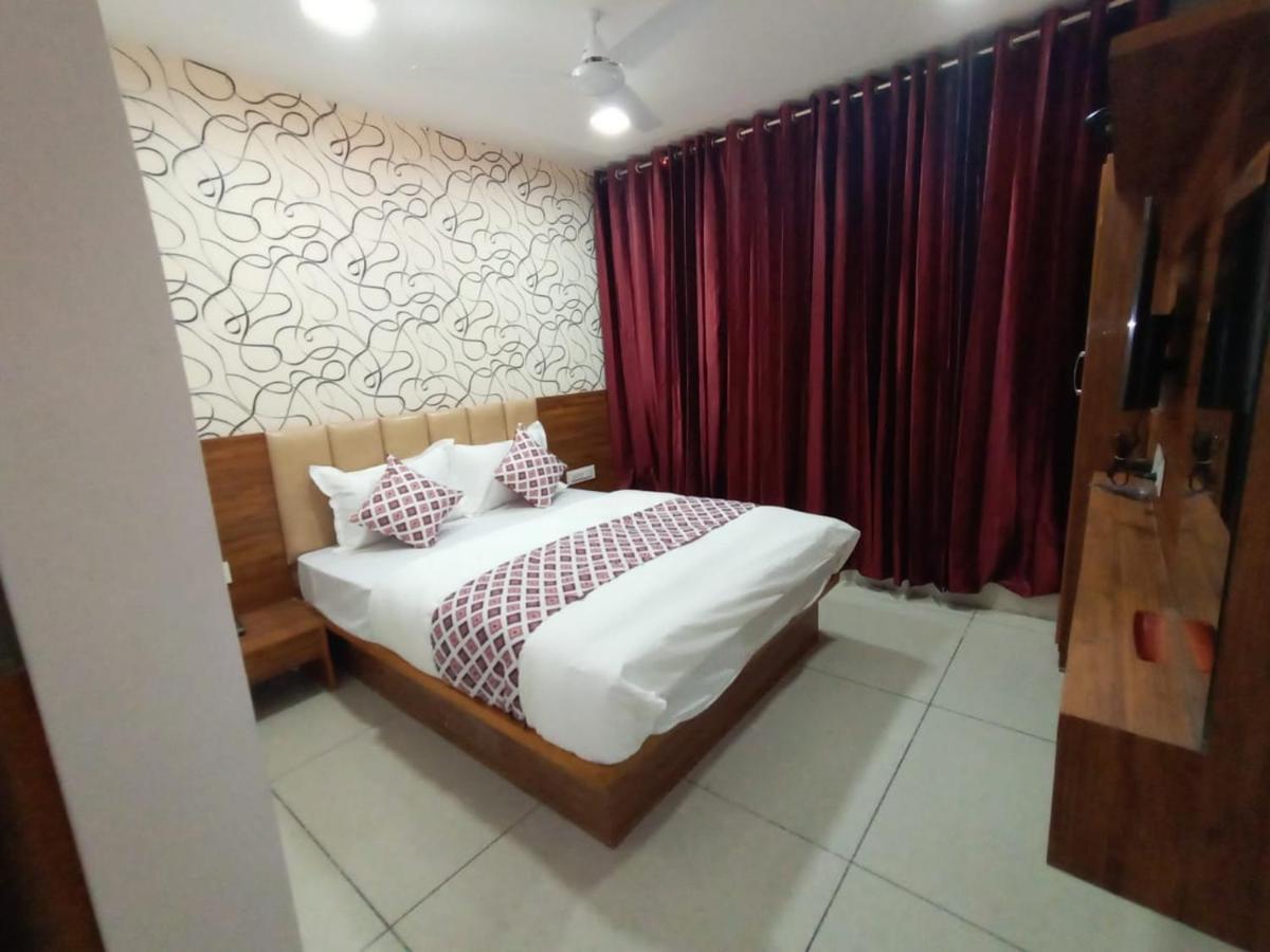 Hotel Dreamland Vadodara Luaran gambar